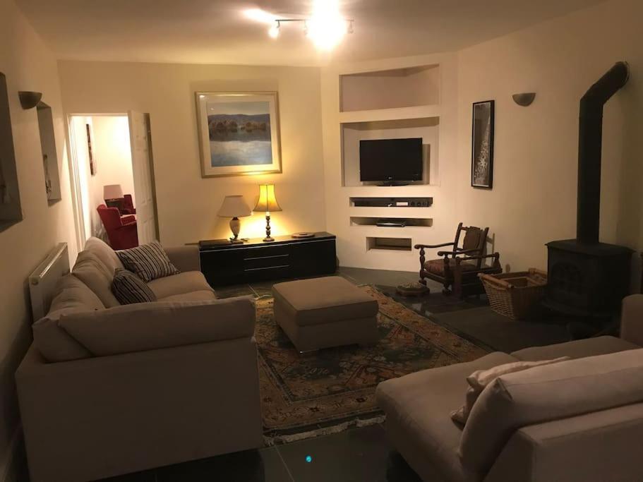 Hillfields Farm Barn - A Rural Equestrian Escape Apartment *